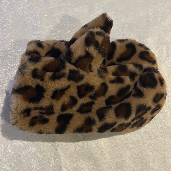 COPY - Leopard Winter Mittens - Picture 1 of 3